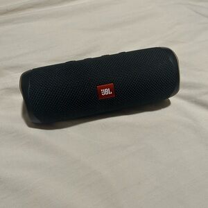 JBL Flip 5 Black Bluetooth Speaker